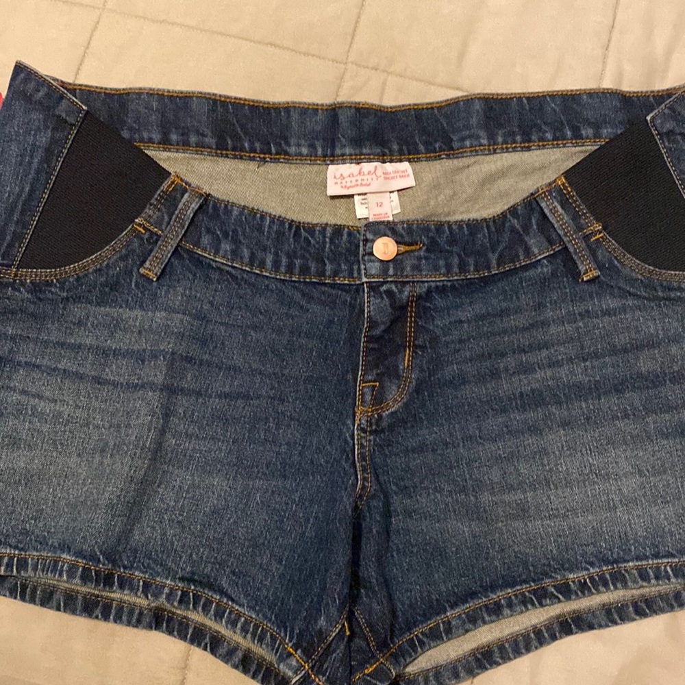 Isabel maternity shorts size 12 NWT